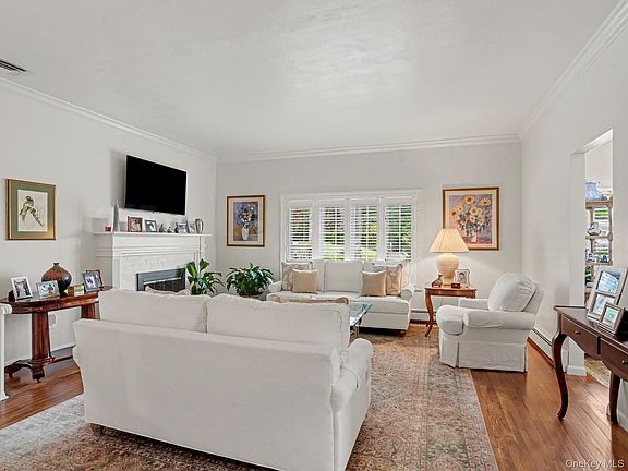 5th image of 17 Gedney Way
