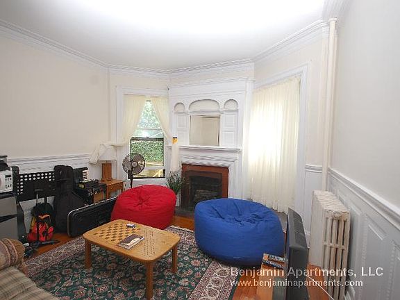4th image of 1071 Beacon St #11