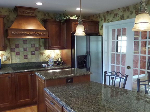 4th image of 2700 Pineview Dr