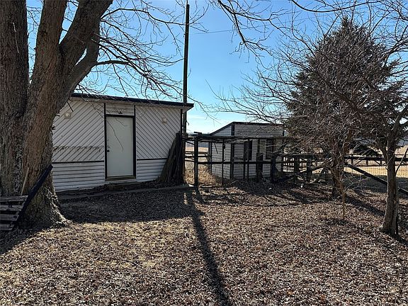 3rd image of 2817 Carver Rd