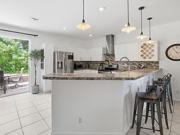 4th image of 13533 Fountain View Blvd