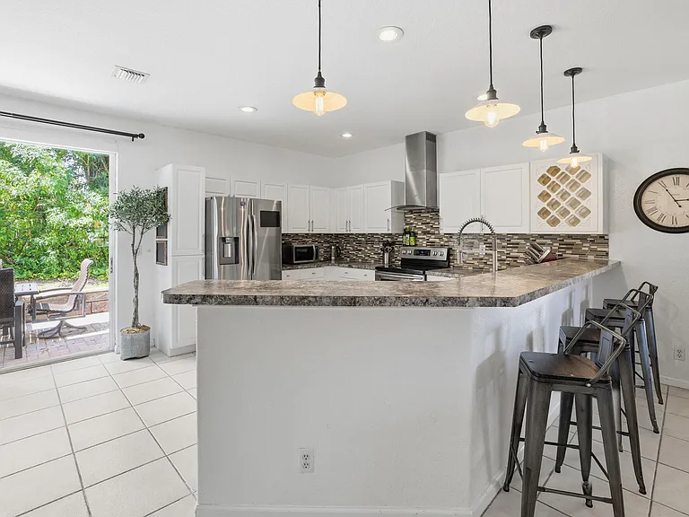 13533 Fountain View Blvd — Photo 4