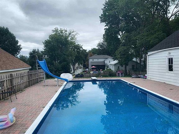 3rd image of 9 Hillcrest Ave