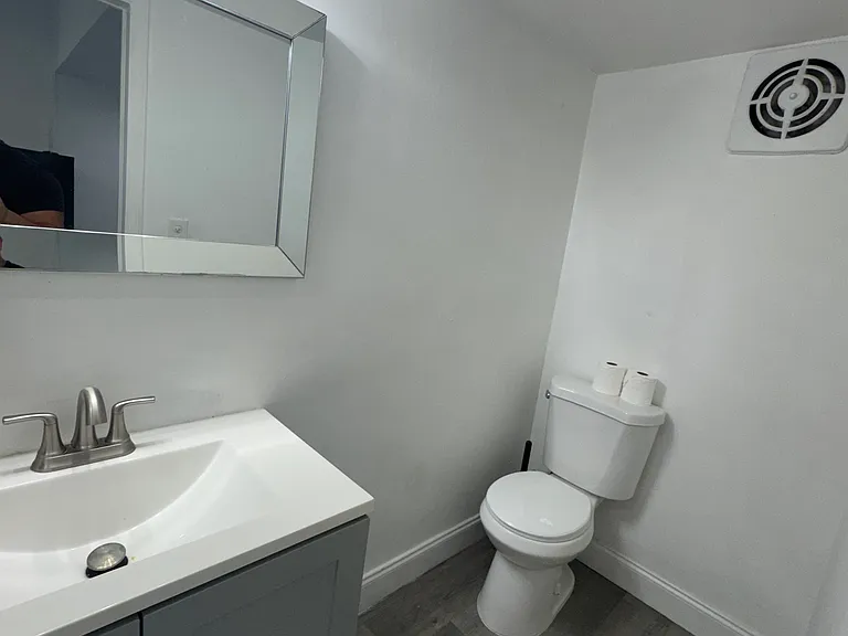 4847 SW 28th Ter #C — Photo 5
