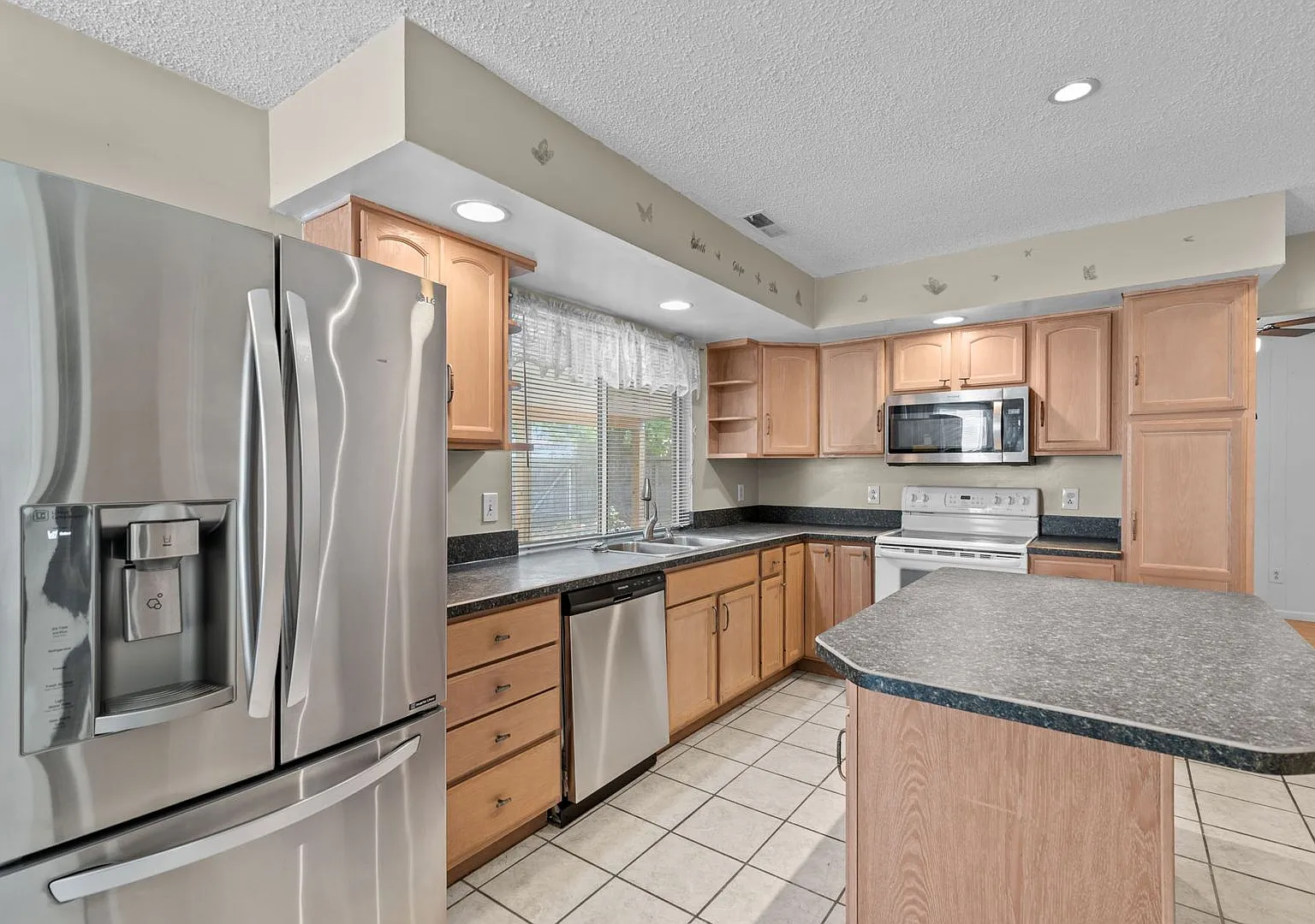 Charming 3-Bedroom Ranch in Quiet Chesapeake Cul-de-Sac — Photo 3