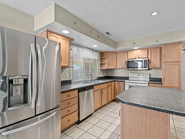 904 Scarlet Oak Ct N — Photo 3