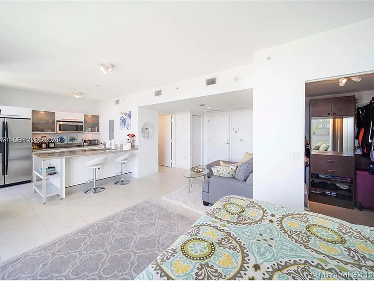 185 SW 7th St #3600 — Photo 7