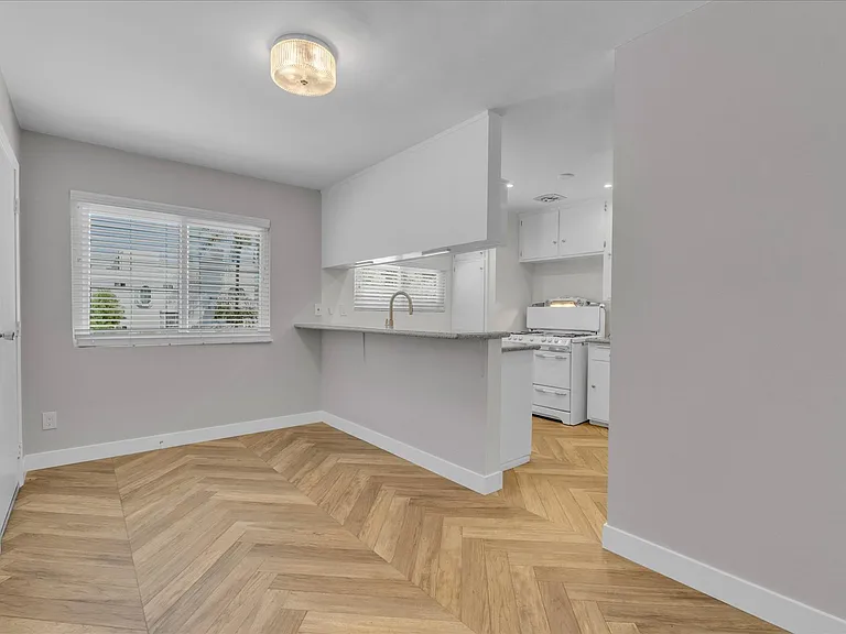 Entry to Kitchen