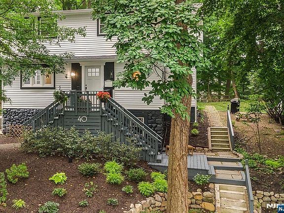 5th image of 40 W Oak St