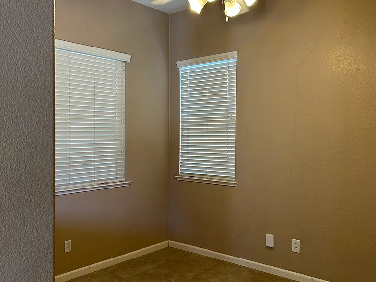 865 Larkspur Ln — Photo 9