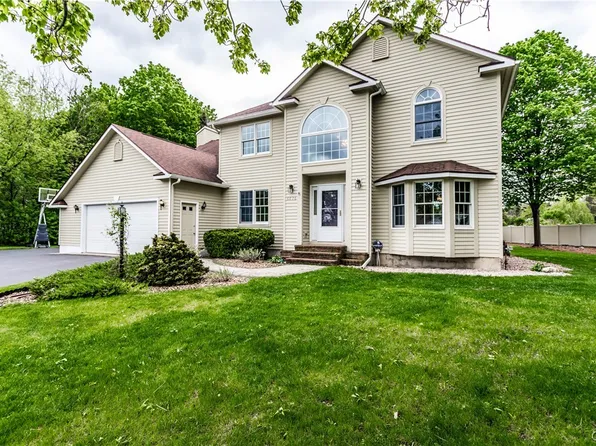 6876 Claret Cir, Fayetteville, NY 13066