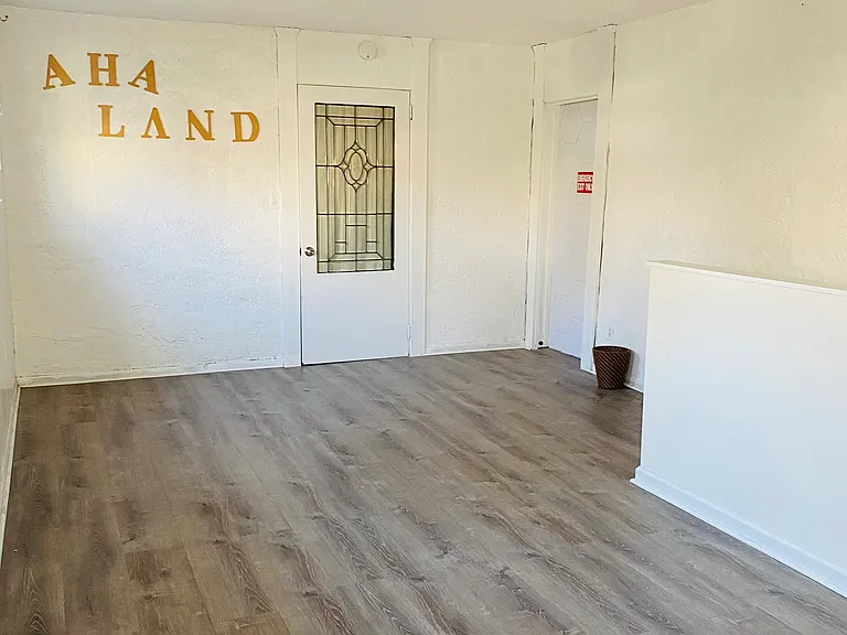 525 Harper Ave — Photo 11