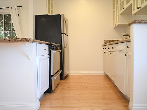 5th image of 11926 Goshen Ave APT 10