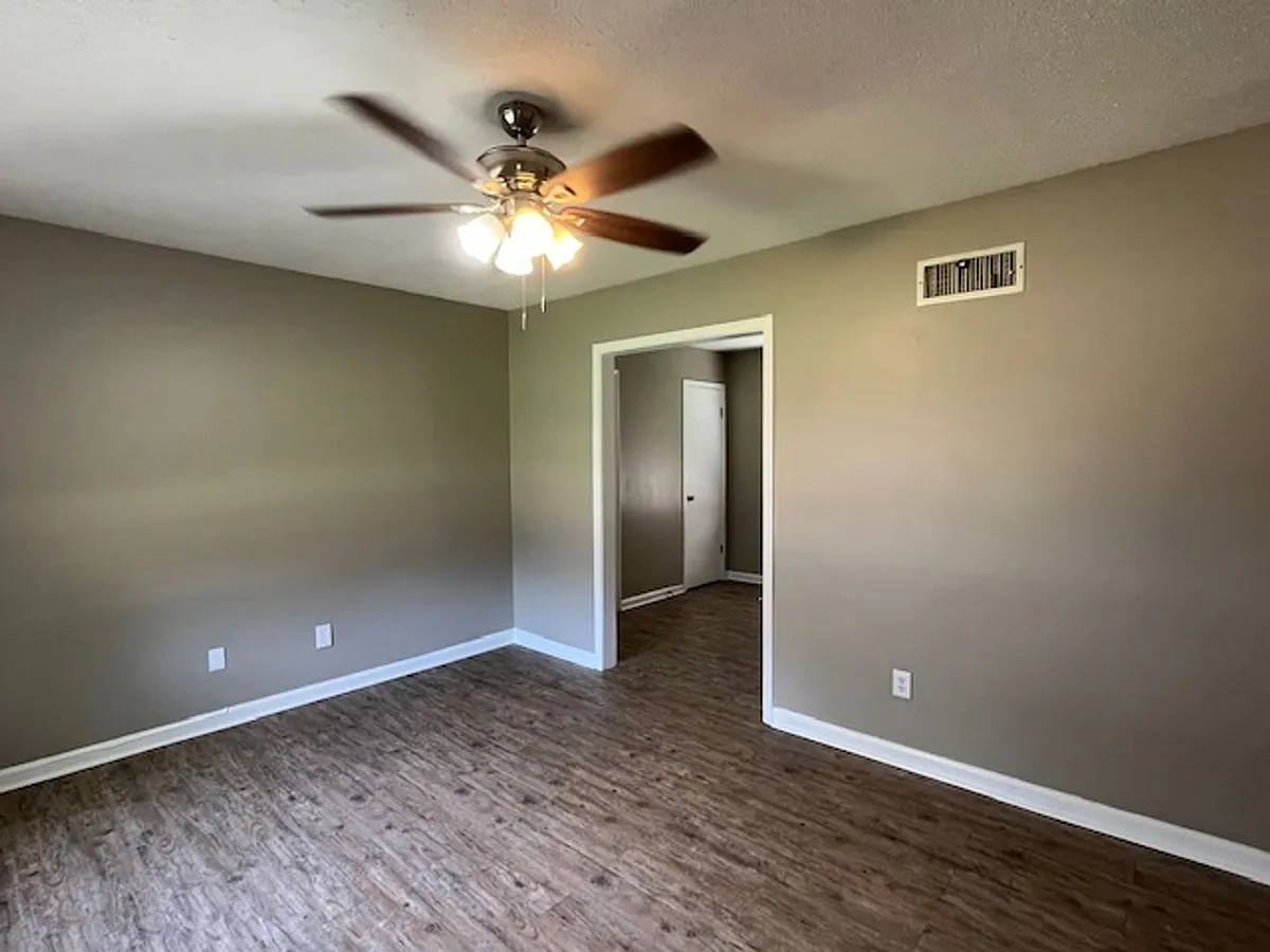 Building Photo - 6420 Greenbrook Cv N
