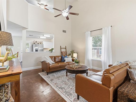 3rd image of 102 San Gabriel Dr