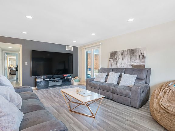 2nd image of 9800 S Karlov Ave #1-B