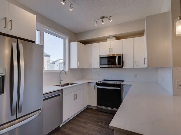 301 Redstone Blvd NE, Calgary, AB T3N 1K3