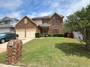 10012 Long Rifle Dr, Fort Worth, TX 76108