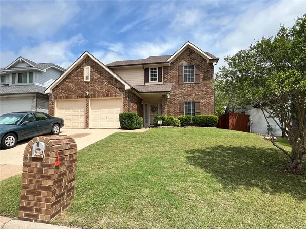 10012 Long Rifle Dr, Fort Worth, TX 76108