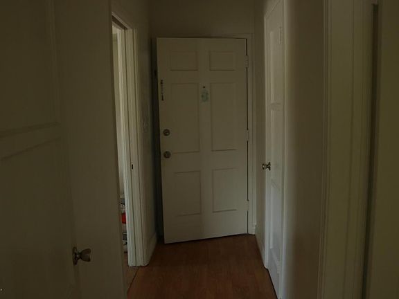 2nd image of 2210 1/2 Montrose Ave
