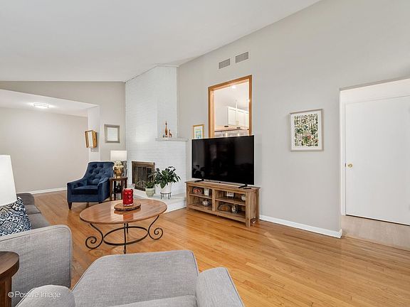 4th image of 901 S Myrtle Ave