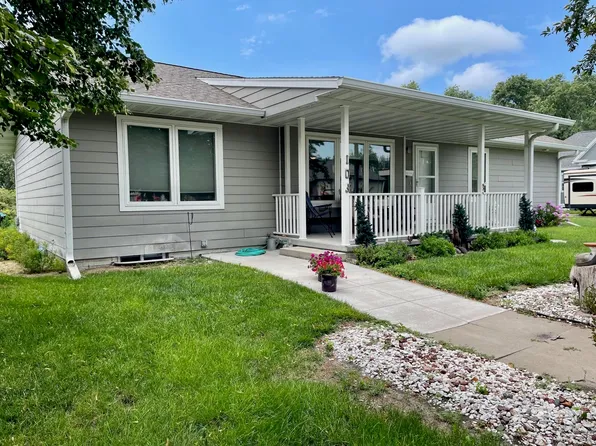 103 Center St, Gibbon, NE 68840