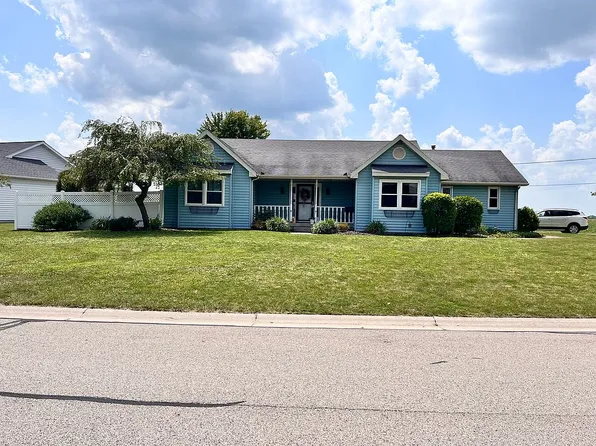 15 Lemans Dr, Napoleon, OH 43545