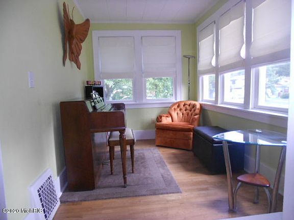 5th image of 304 Parker Ave