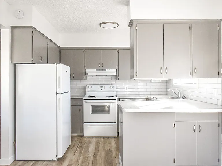 Kathy-Ann Apartments — Photo 7