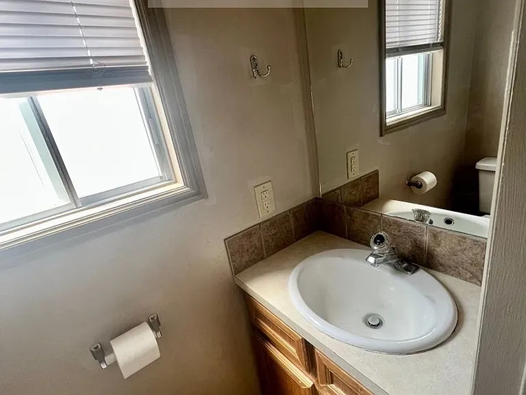 1247 Holman Ave — Photo 11
