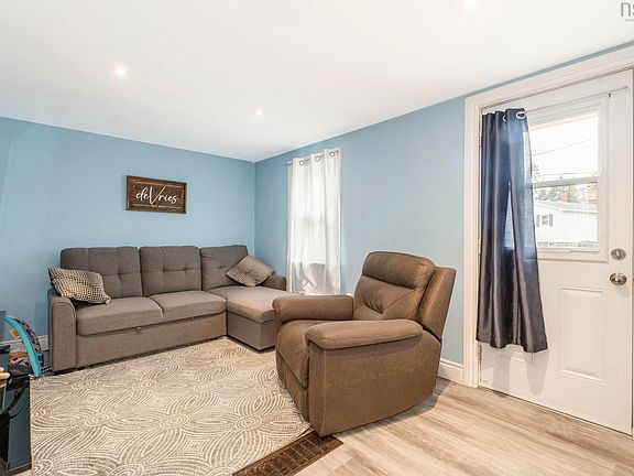 4th image of 9 Barclay Ave