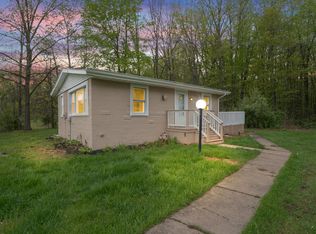 24118 Martinsville Rd, Belleville, MI 48111