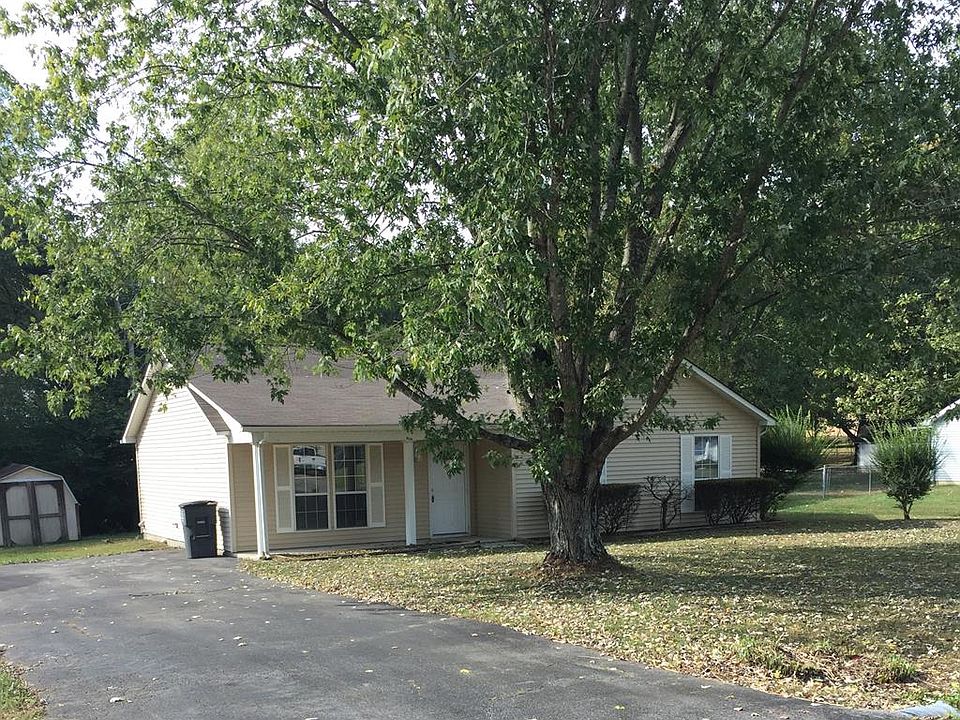 1st image of 1555 Garden Ln