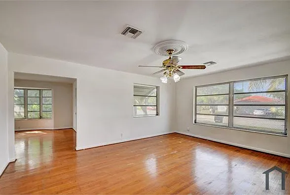 5 bed, 2900 sqft, $4,000 — Photo 3