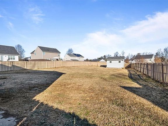 2nd image of 305 Carter Ridge Dr