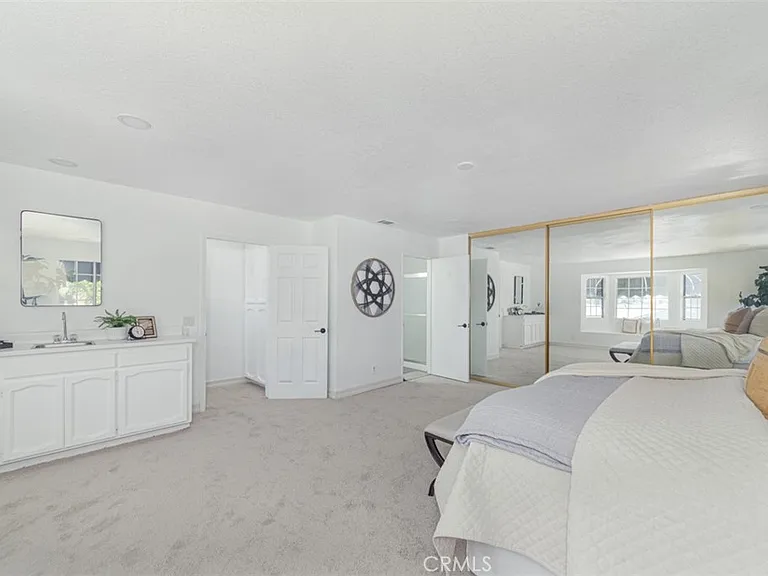 1688 N Shaffer St — Photo 25