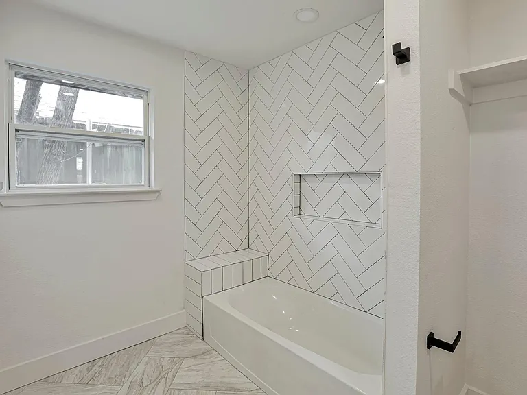 1610 S Beckley Ave — Photo 11