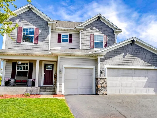 2046 Highland Cir, Hudson, WI 54016
