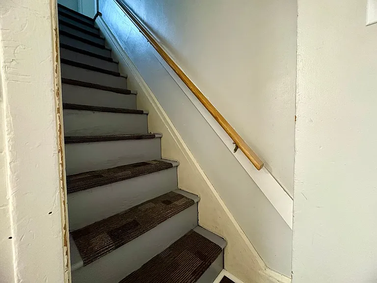 1366 W Market St — Photo 15