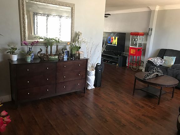 3rd image of 1824 Hassett Ave