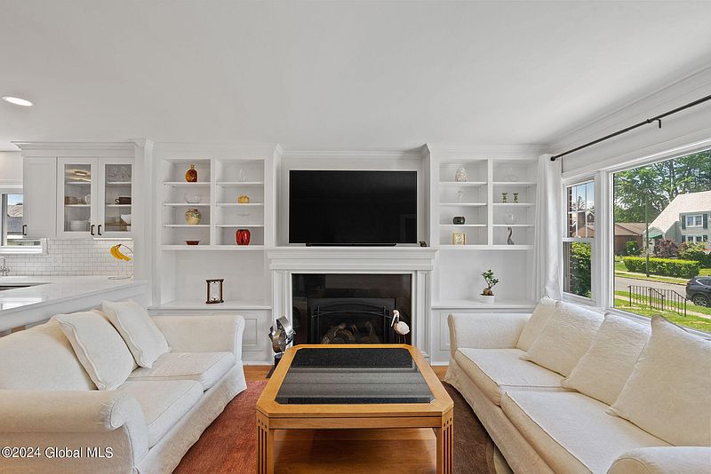 5th image of 113 Fleetwood Avenue