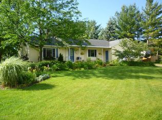 1403 Caprice Dr, Jenison, MI 49428