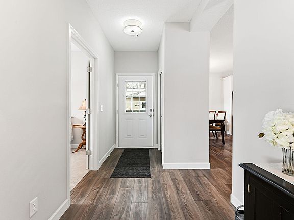 5th image of 158 Kings Pointe Dr