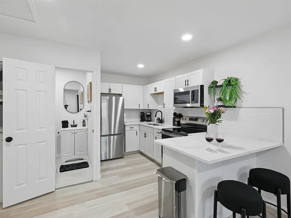 2336 Minnie St #2