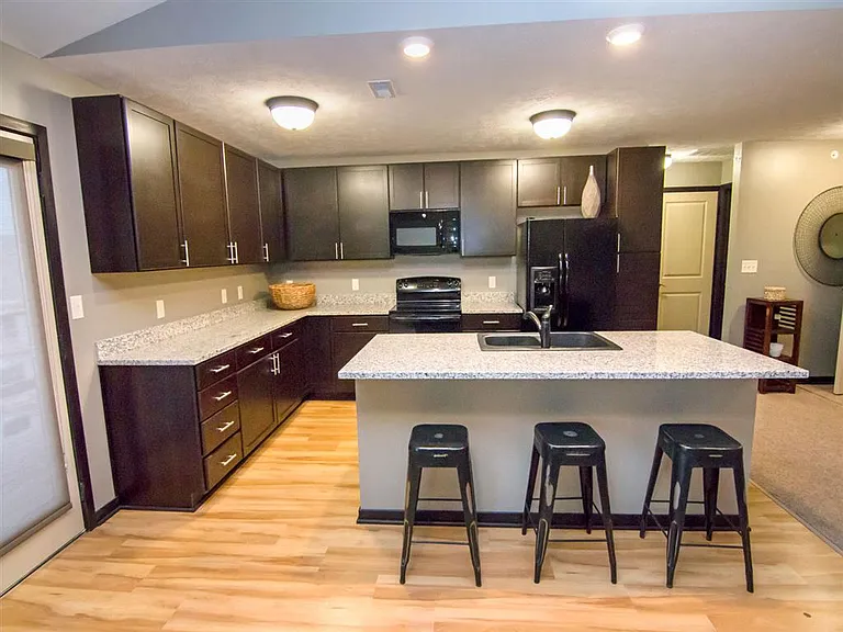 The Flats at 84 — Photo 73
