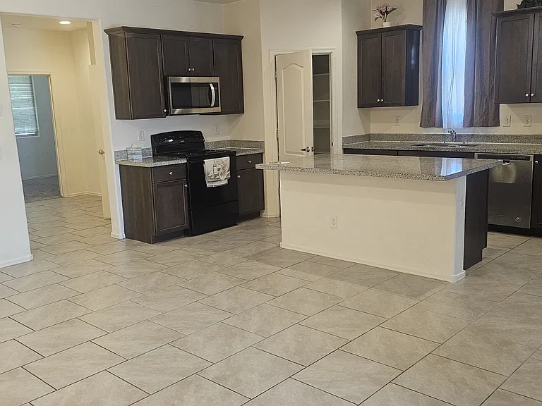 1650 E Jardin Pl — Photo 2
