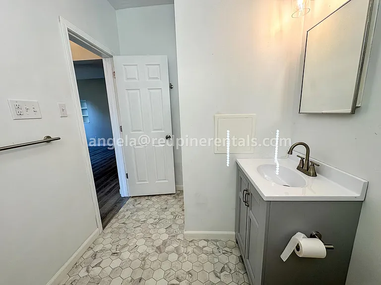 17 Walnut St #2 — Photo 16