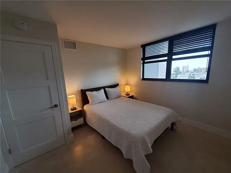 1401 N Riverside Dr #807 — Photo 37