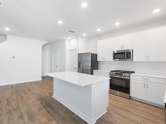 5th image of 8104 Danson Ln