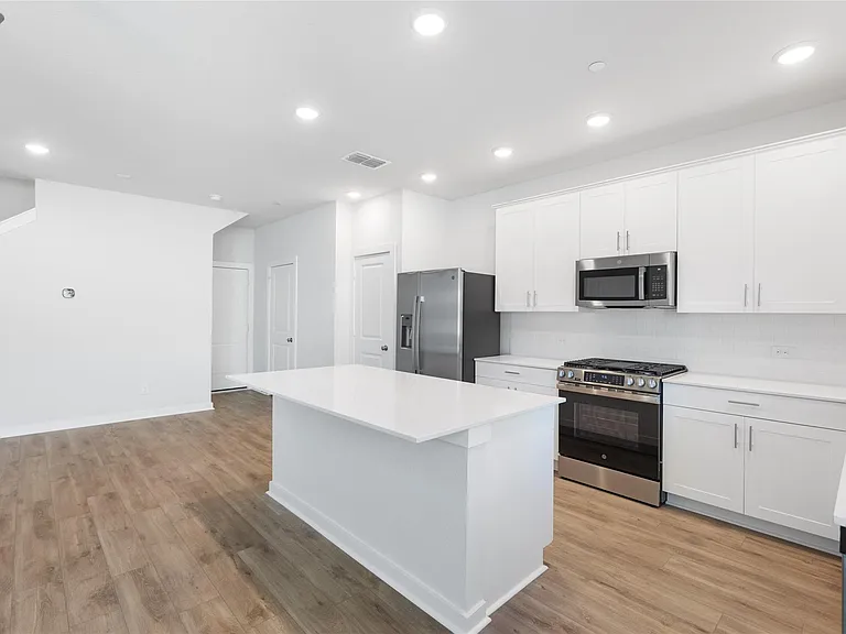 8104 Danson Ln — Photo 5